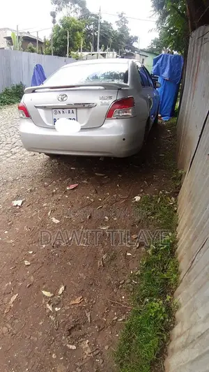 Toyota Yaris 2010 Silver
