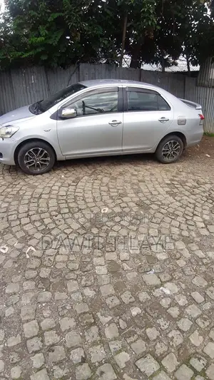 Toyota Yaris 2010 Silver