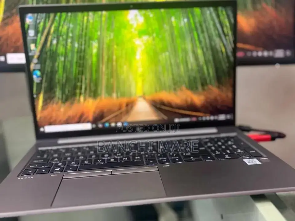 New Laptop HP ZBook Firefly 15 G7 16GB Intel Core i7 SSD 512GB