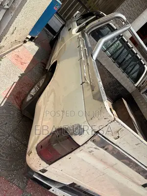 Toyota Hilux 2001 White