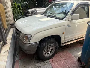 Toyota Hilux 2001 White