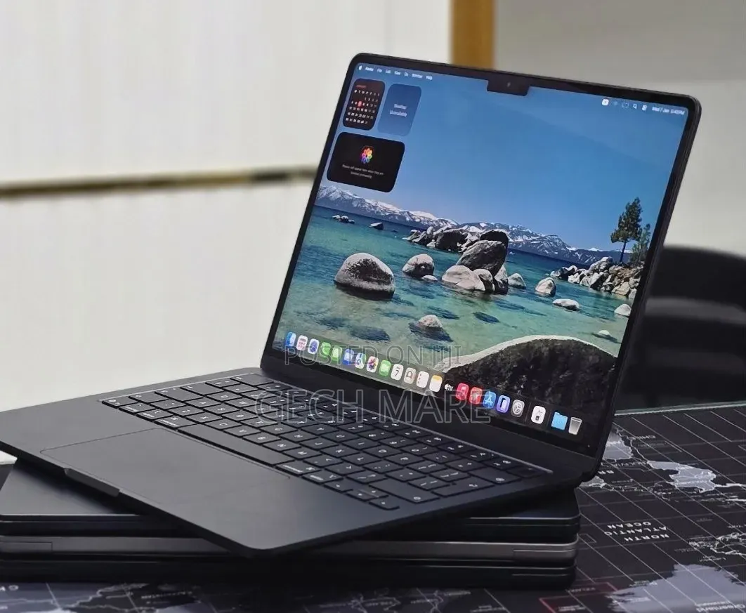 New Laptop Apple MacBook Air 2025 M4 16GB Apple M4 Pro SSD 256GB