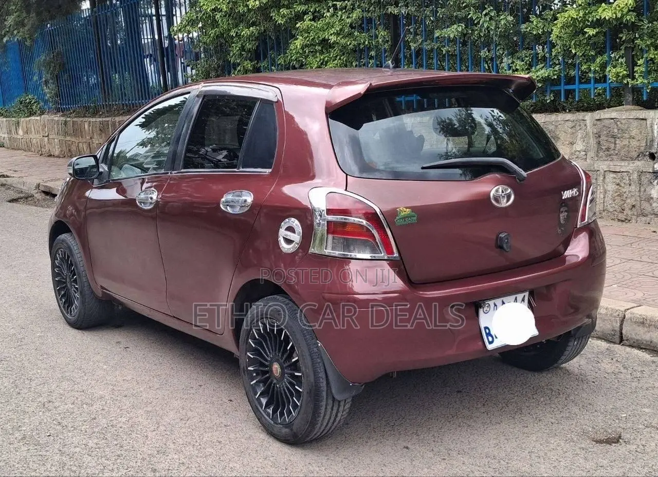 Toyota Yaris 2010 Burgundy