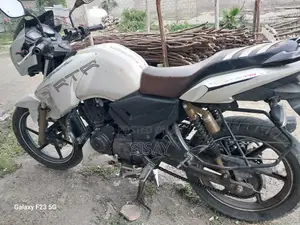 TVS Apache 180 RTR 2016 White