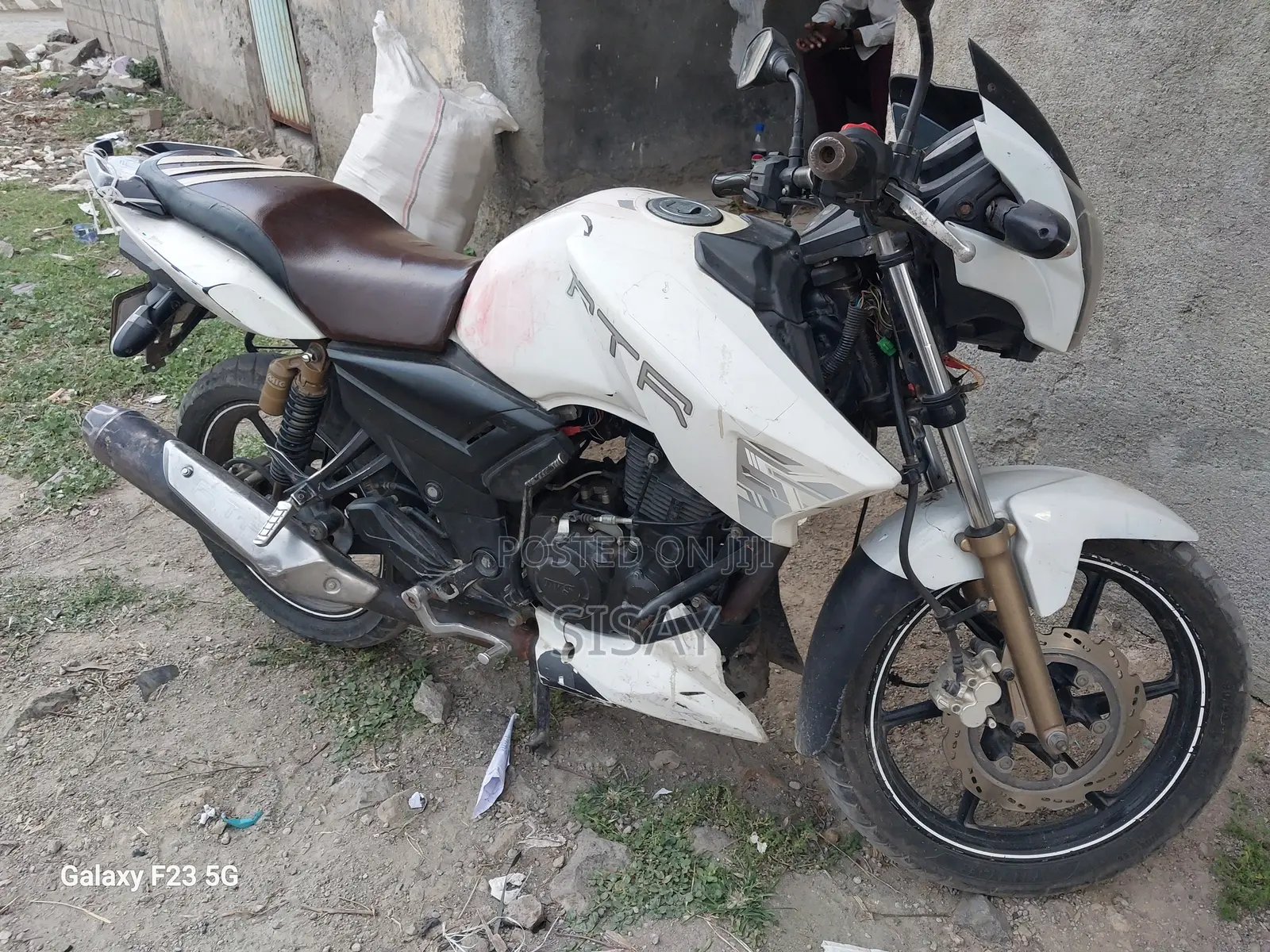 TVS Apache 180 RTR 2016 White