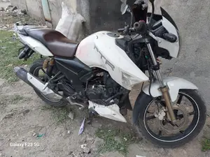 TVS Apache 180 RTR 2016 White