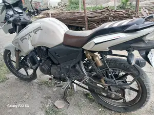 TVS Apache 180 RTR 2016 White