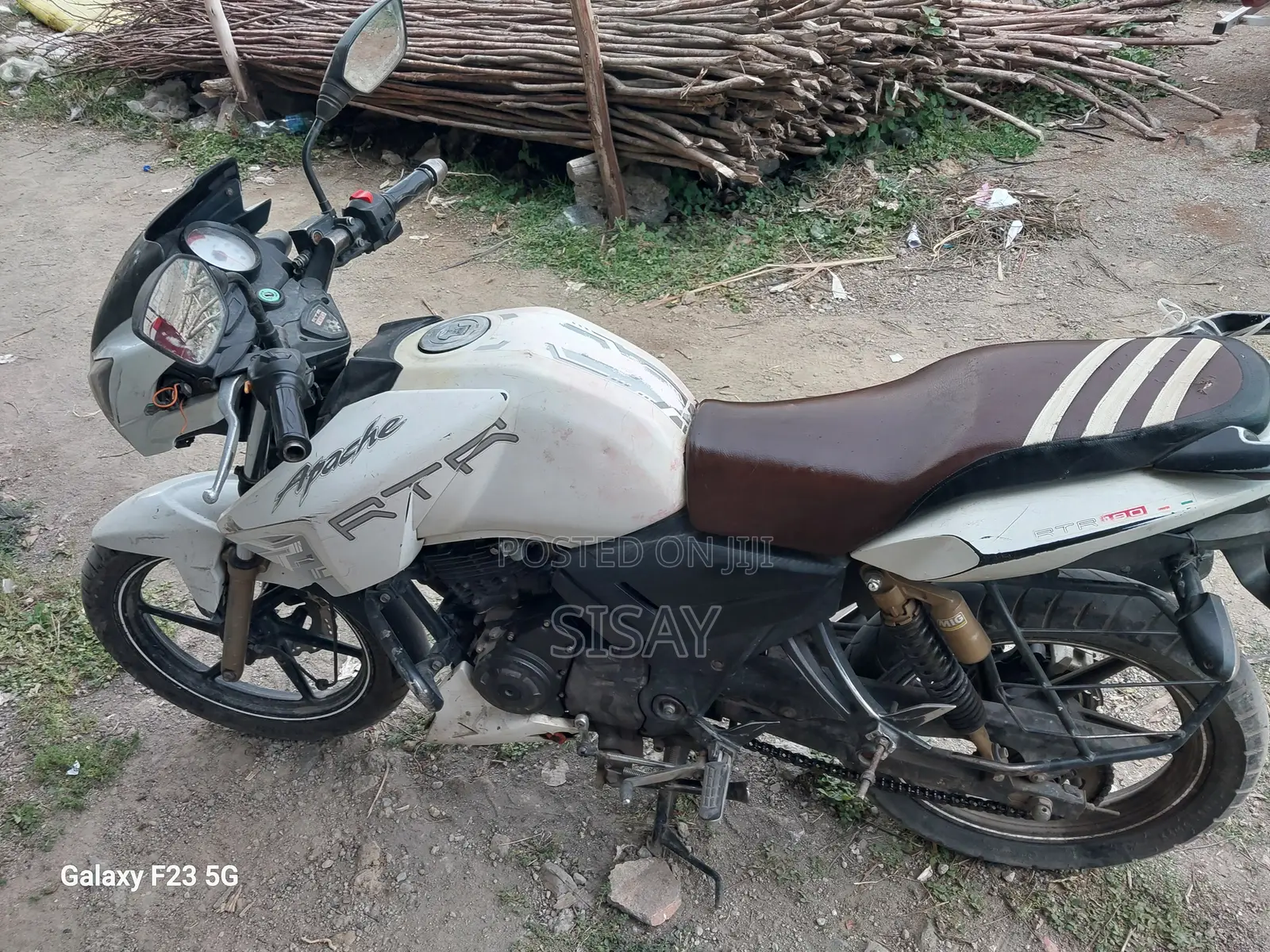 TVS Apache 180 RTR 2016 White