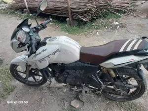 TVS Apache 180 RTR 2016 White
