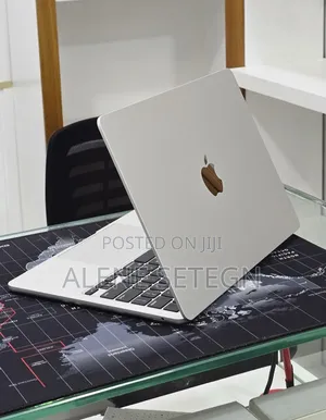 New Laptop Apple MacBook Air 2022 M2 8GB Apple M2 SSD 256GB