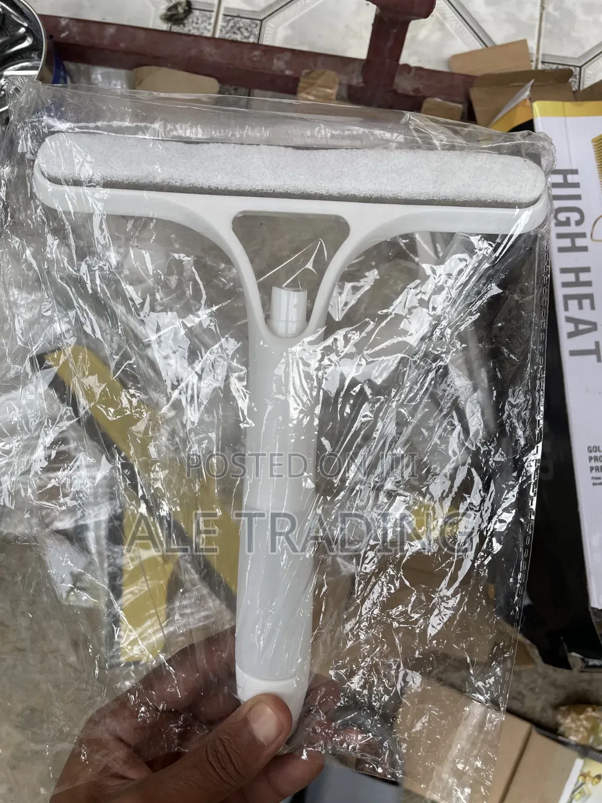የመስታወት ማፅጃ (3 In1 Window Squeegee With Spray Bottle የበረሮ ማጥፊያ