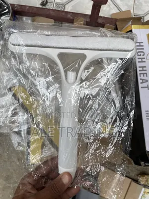 የመስታወት ማፅጃ (3 In1 Window Squeegee With Spray Bottle የበረሮ ማጥፊያ