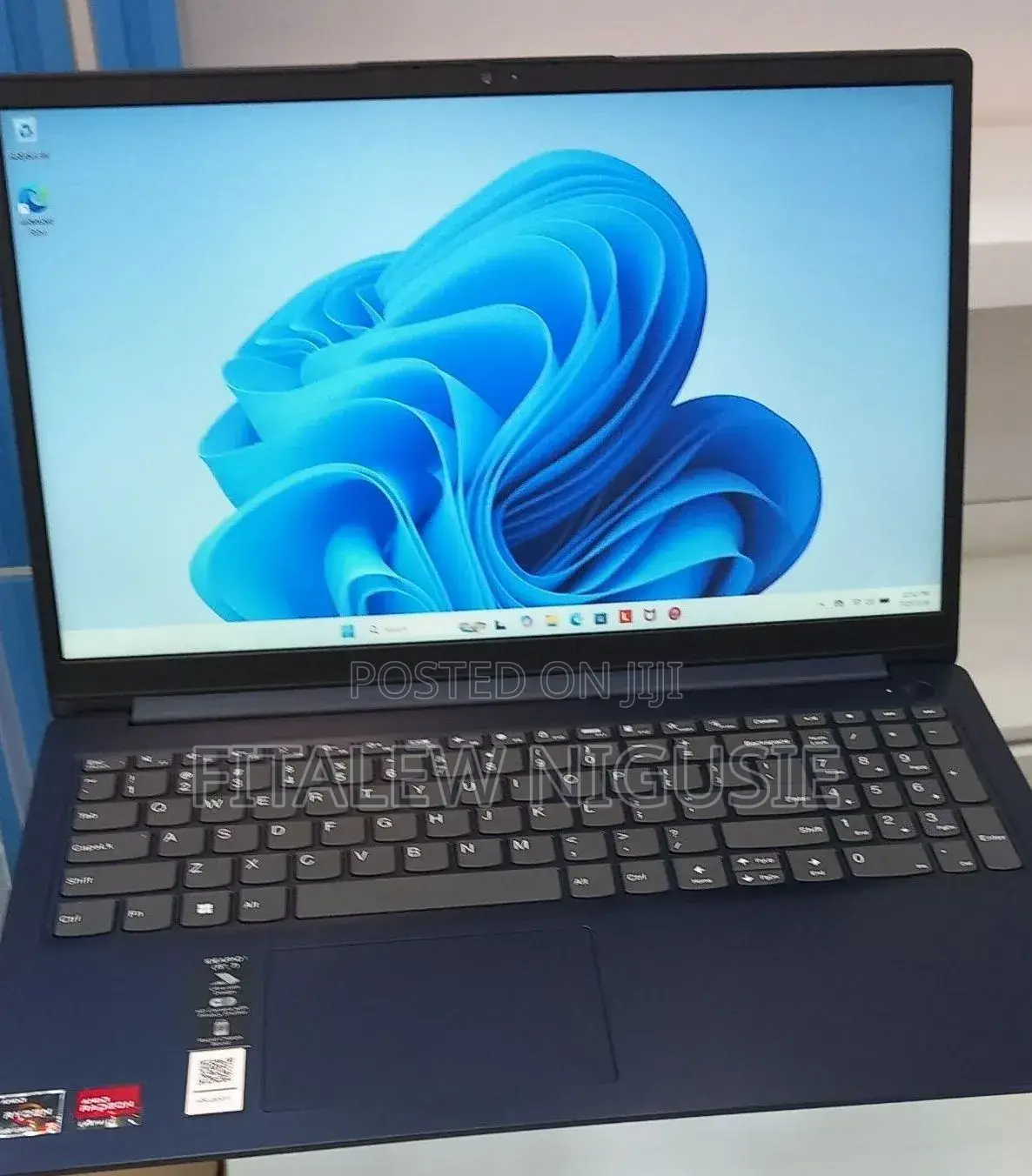 New Laptop Lenovo 8GB AMD Ryzen 5 SSD 256GB