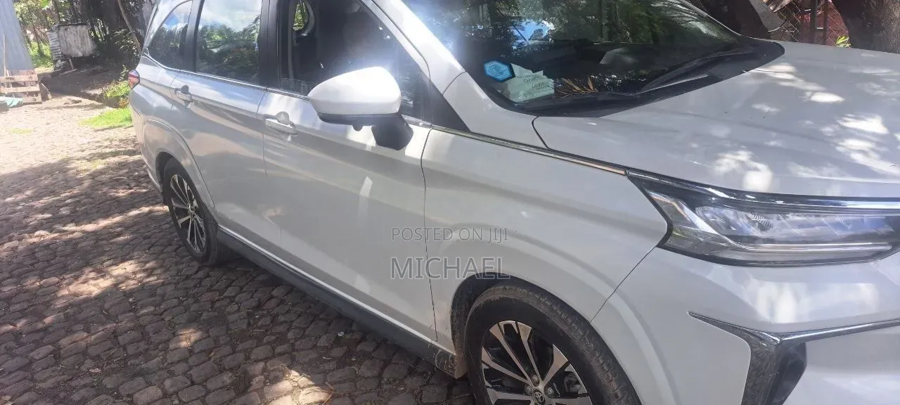 Toyota Veloz 1.5 CVT FWD 2023 White
