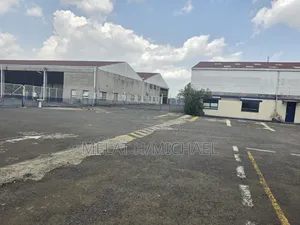 Big Garage Showroom and Assembly for Rent