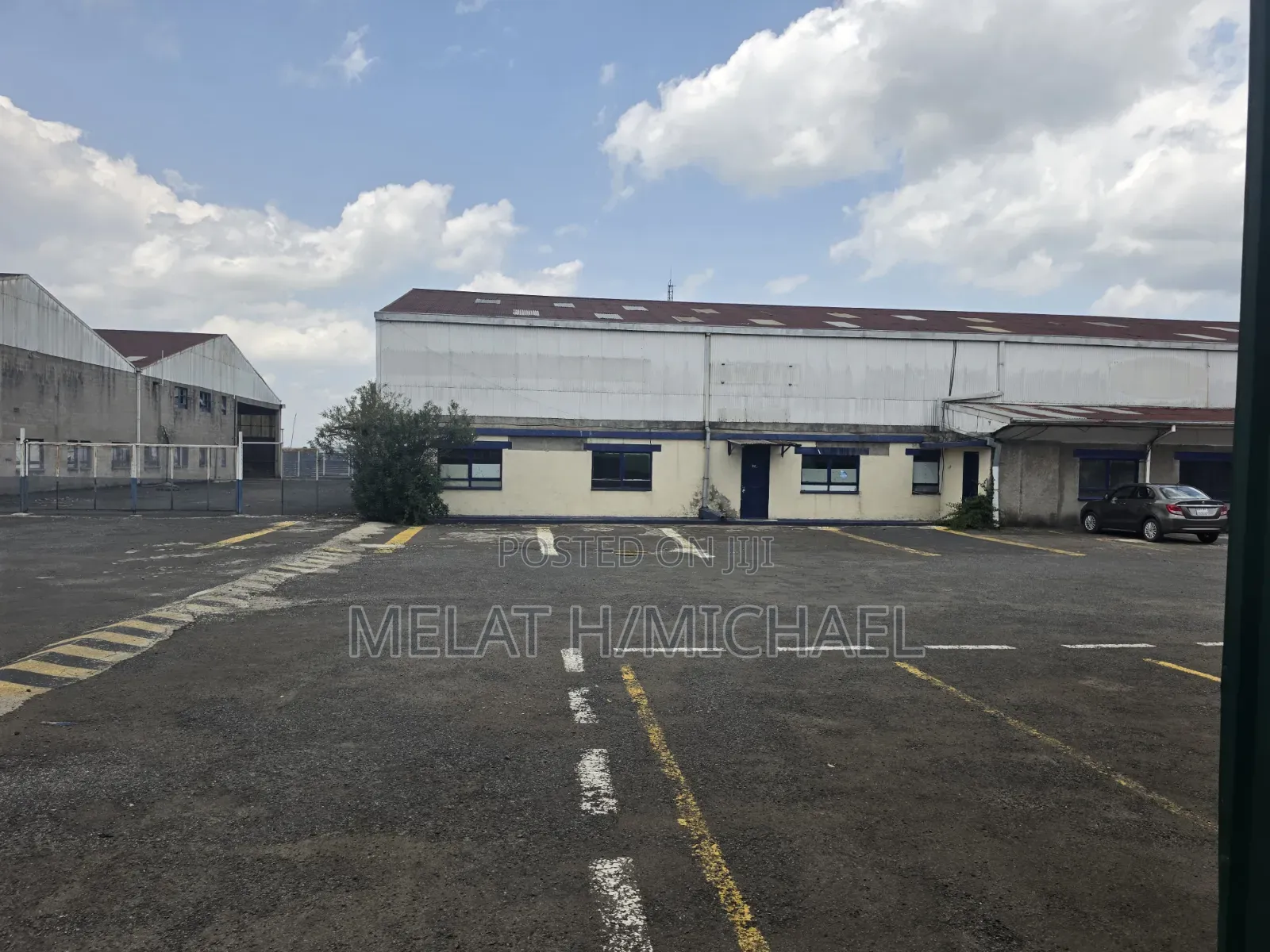 Big Garage Showroom and Assembly for Rent