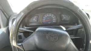 Toyota Hilux 1999 White
