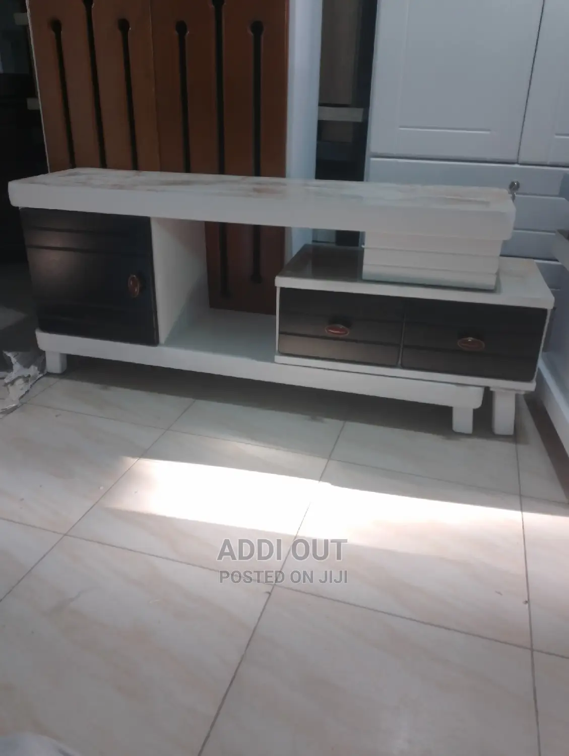 Tv Stand /ቲቪ ማስቀመጫ