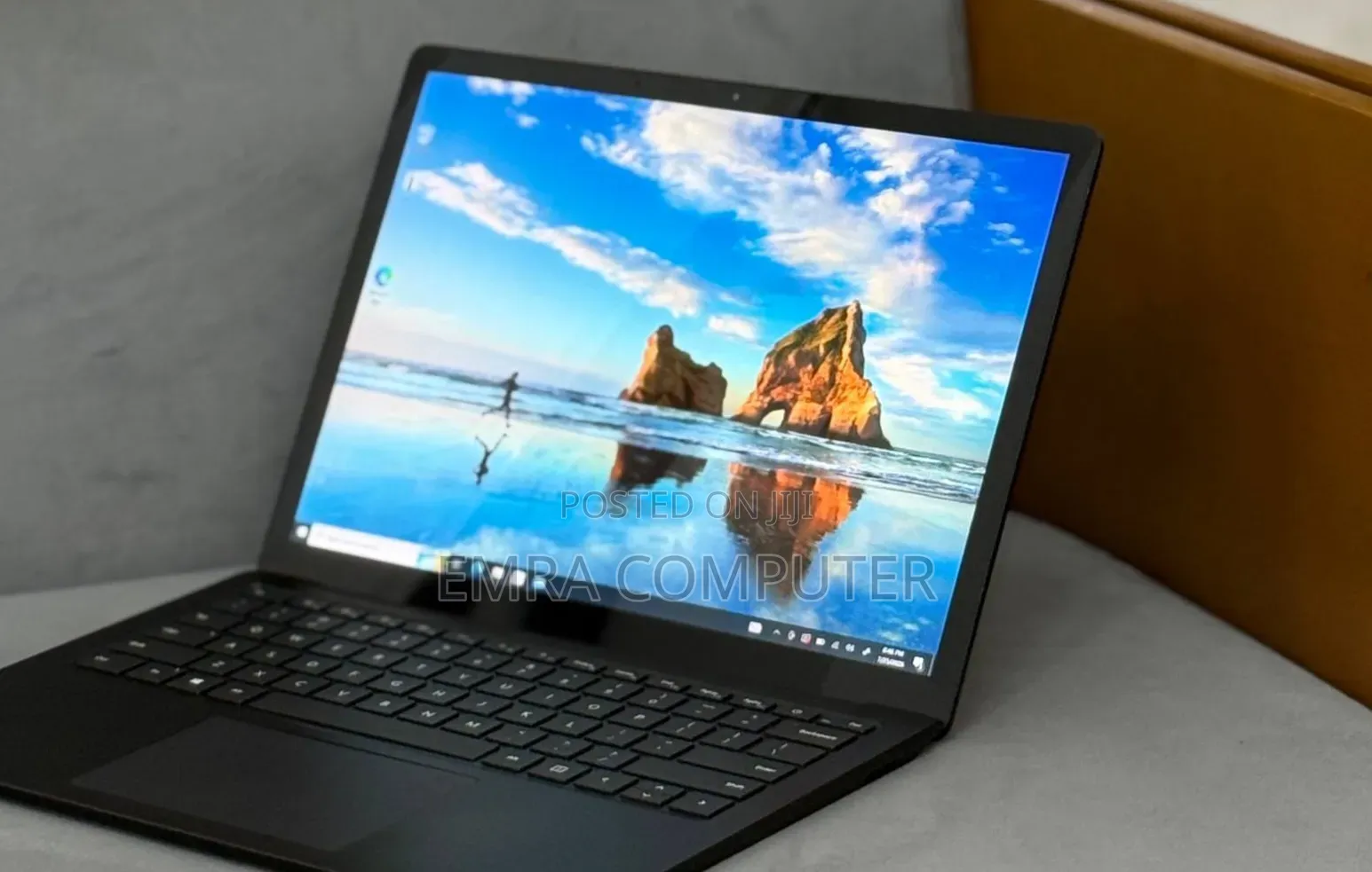 New Laptop Microsoft Surface 16GB Intel Core i7 SSD 256GB