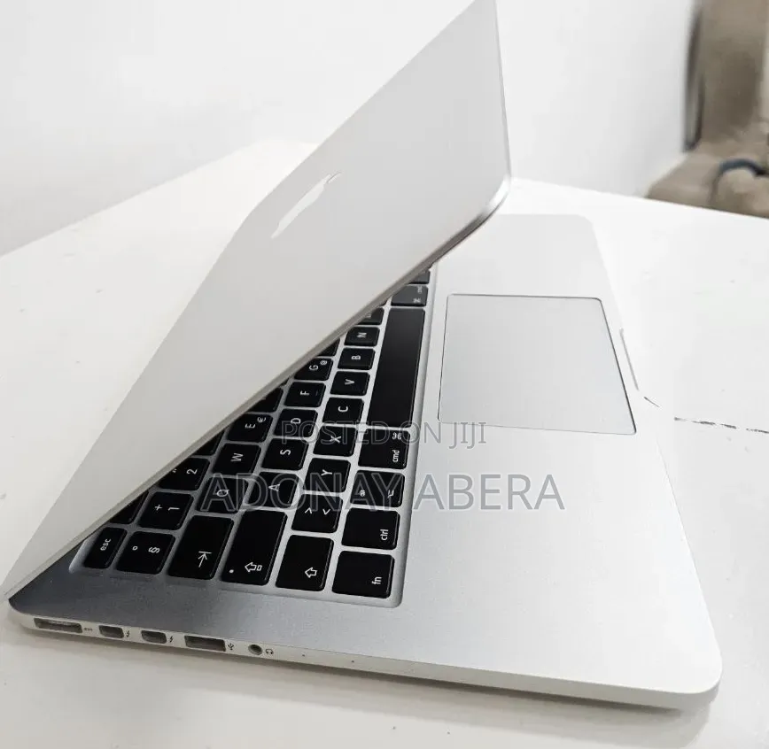 New Laptop Apple MacBook 8GB Intel Core i7 SSD 256GB