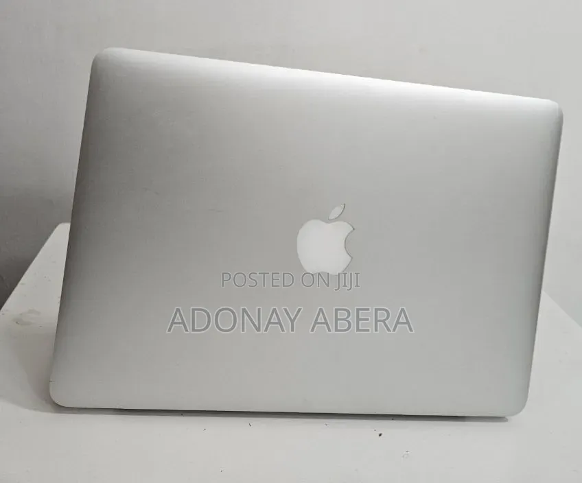 New Laptop Apple MacBook 8GB Intel Core i7 SSD 256GB