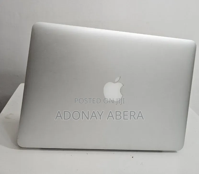 New Laptop Apple MacBook 8GB Intel Core i7 SSD 256GB