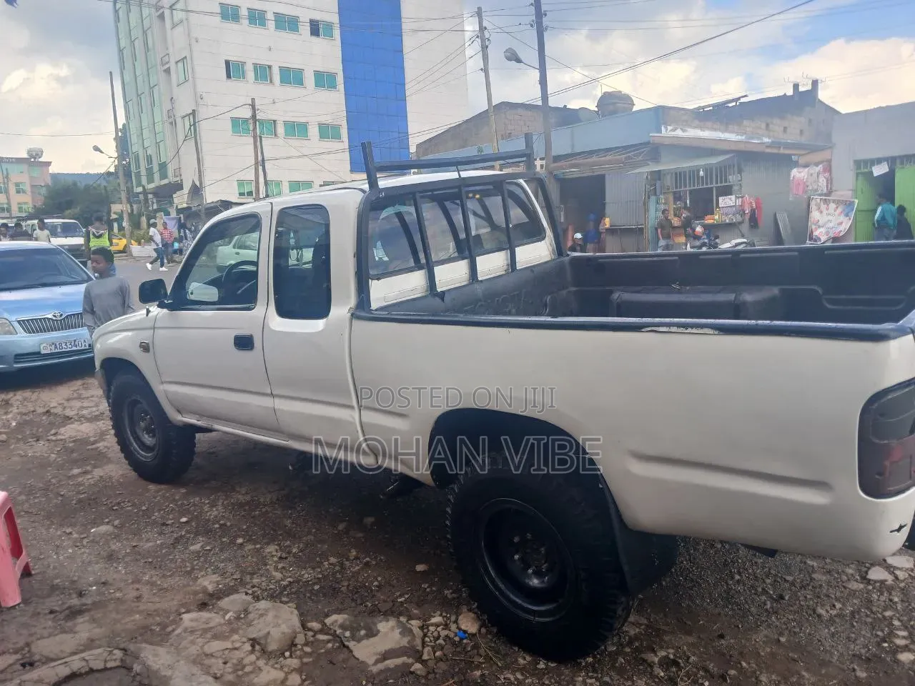 Toyota Hilux 2000 White