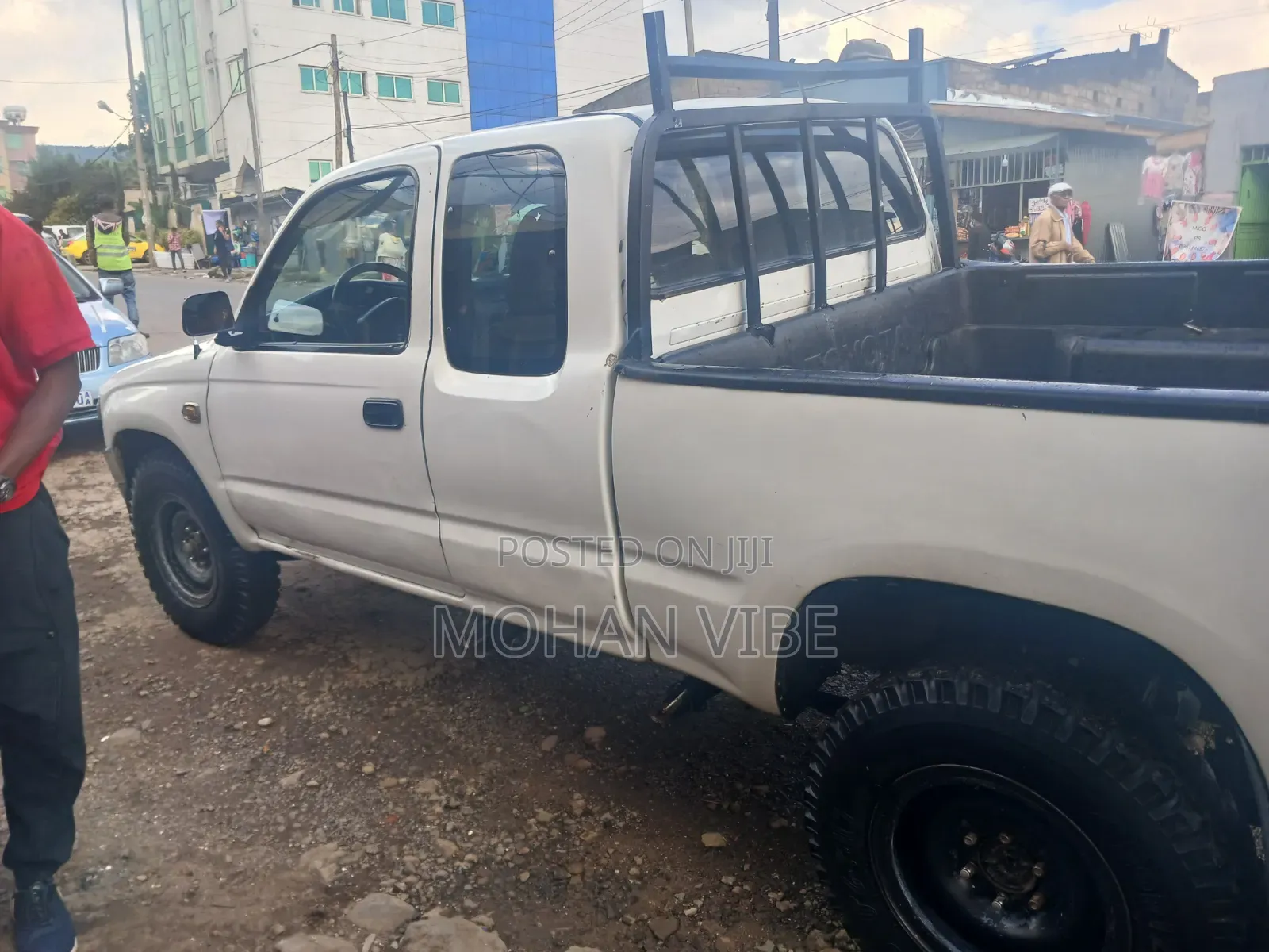 Toyota Hilux 2000 White