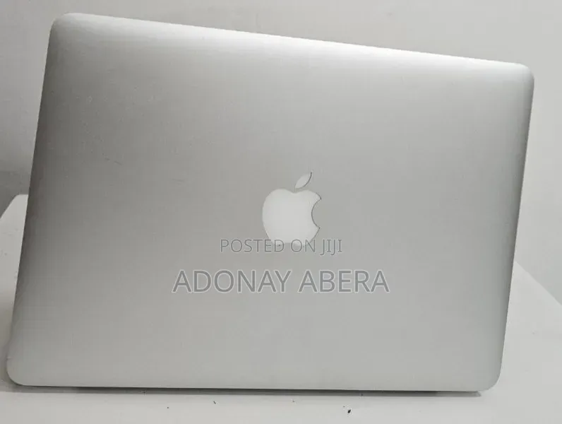 New Laptop Apple MacBook 8GB Intel Core i5 SSD 128GB