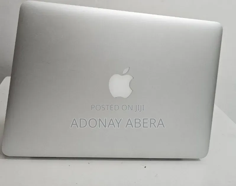 New Laptop Apple MacBook 8GB Intel Core i5 SSD 128GB