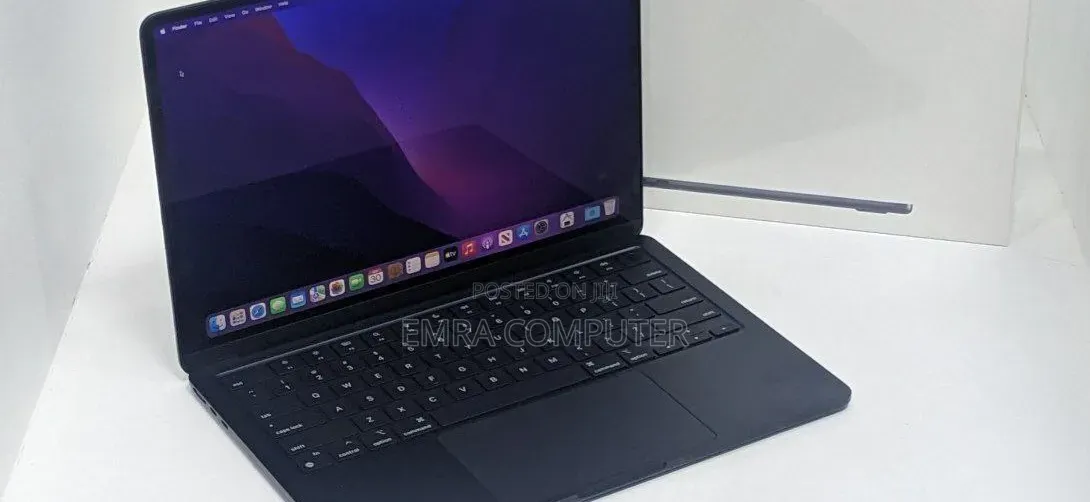 New Laptop Apple MacBook Air 2022 M2 8GB Apple M2 SSD 512GB
