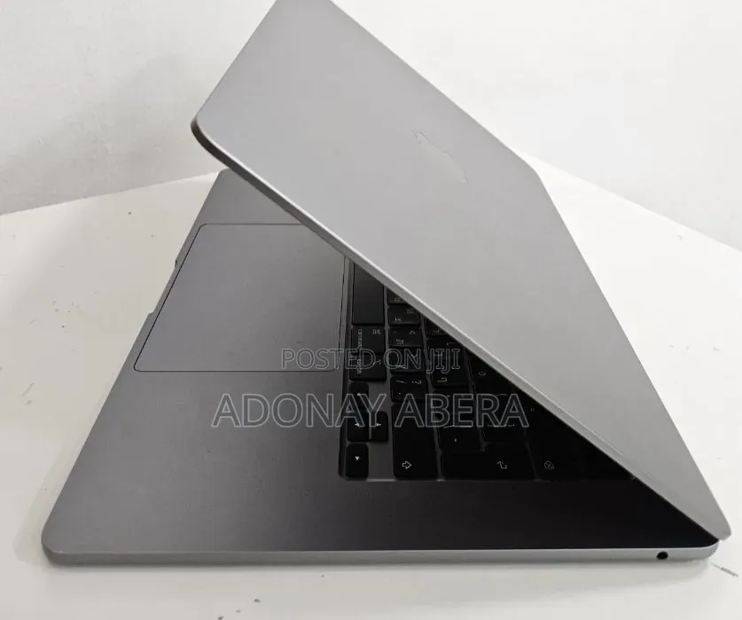 New Laptop Apple MacBook Air 2024 M3 8GB Apple M3 SSD 512GB