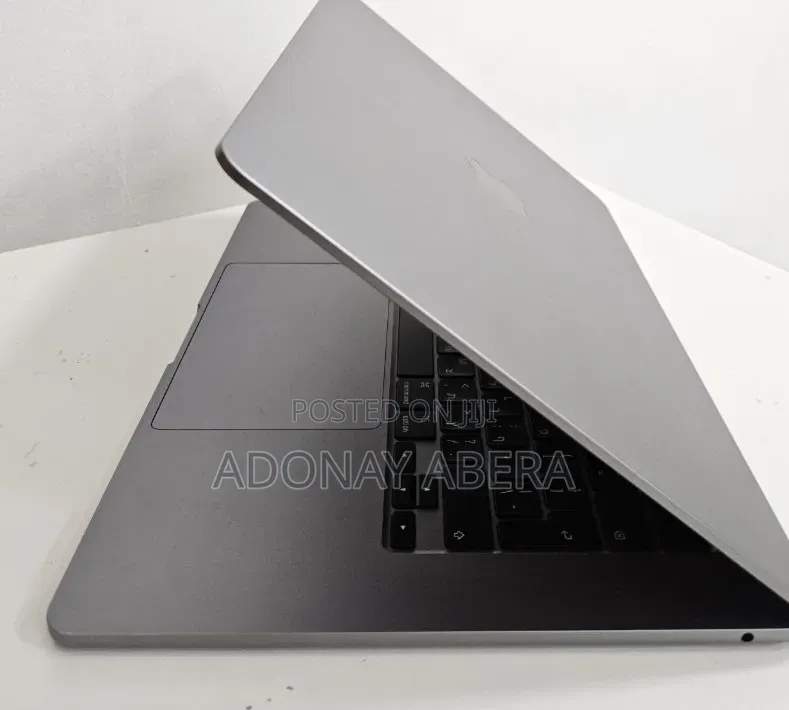 New Laptop Apple MacBook Air 2024 M3 8GB Apple M3 SSD 512GB