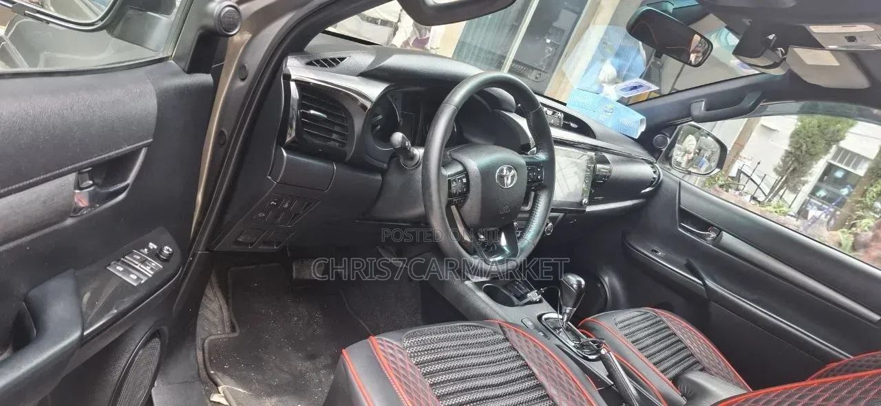 Toyota Hilux 2021 Gray