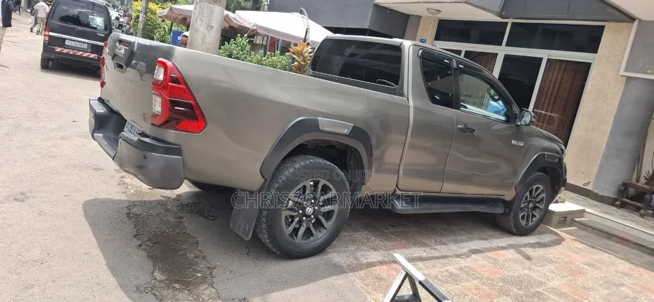 Toyota Hilux 2021 Gray