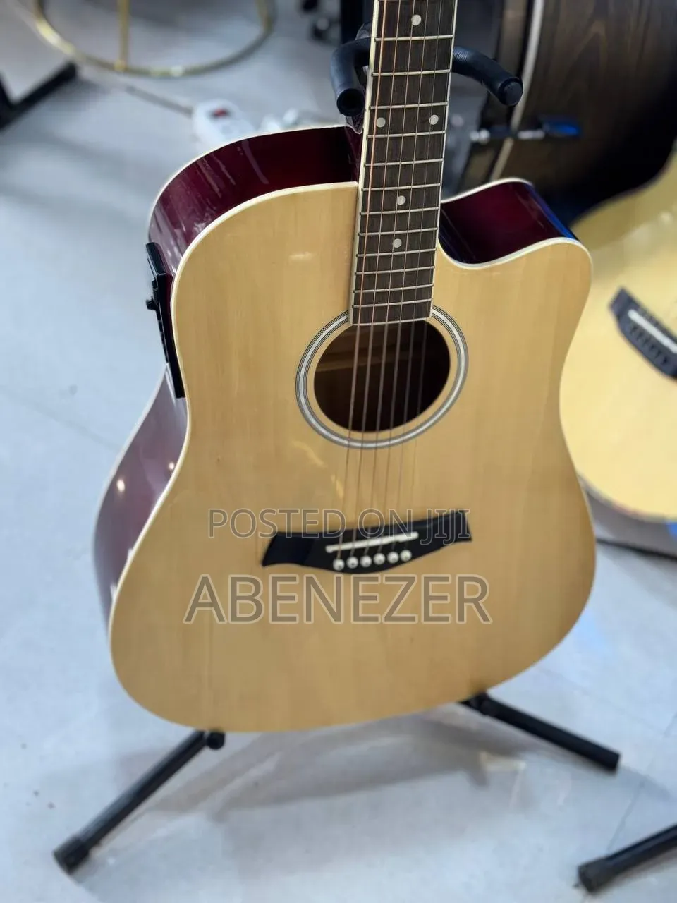 Voangoa Semi Acostic Guitar