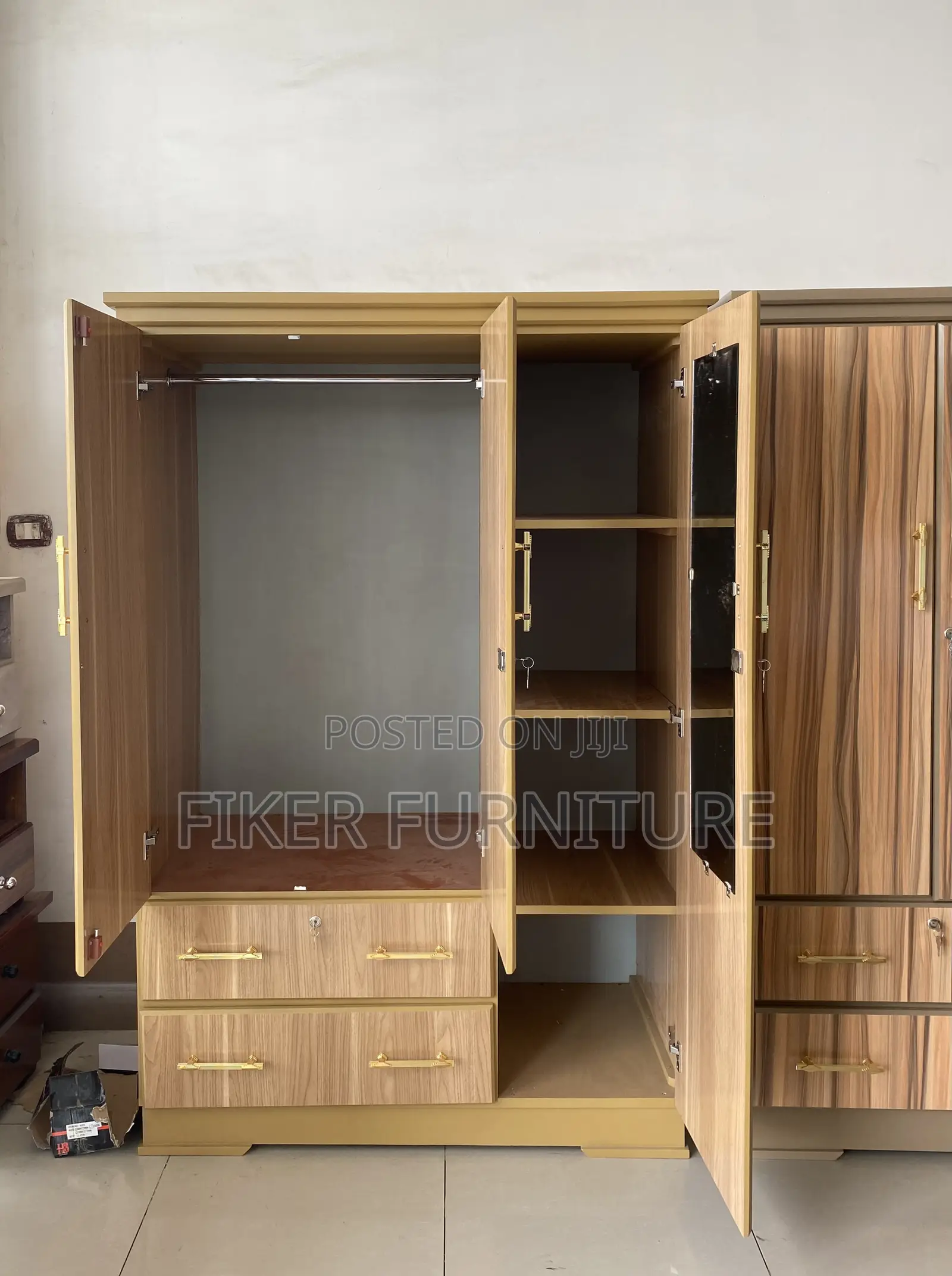 Closet (ቁምሳጥን)
