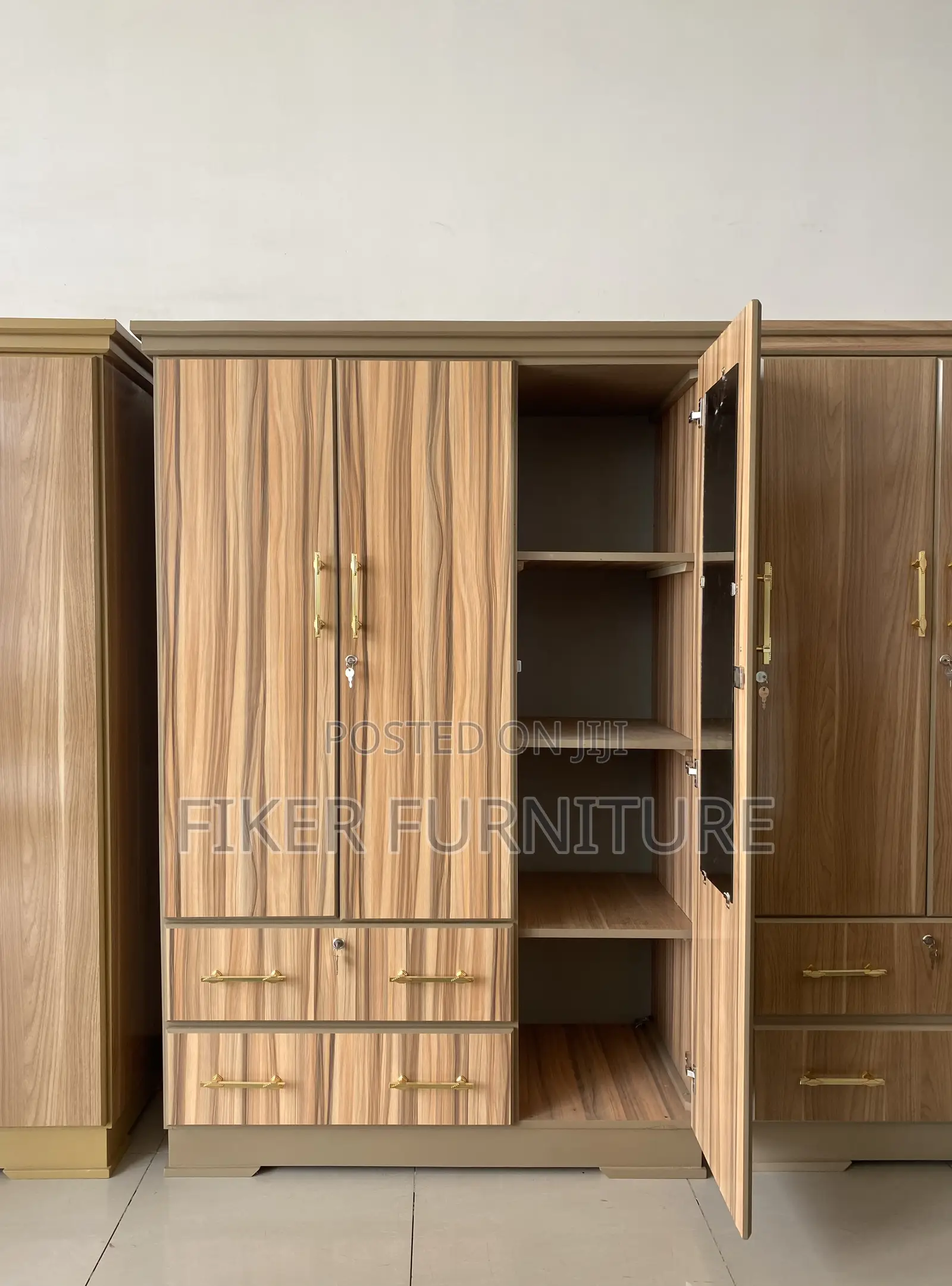 Closet (ቁምሳጥን)