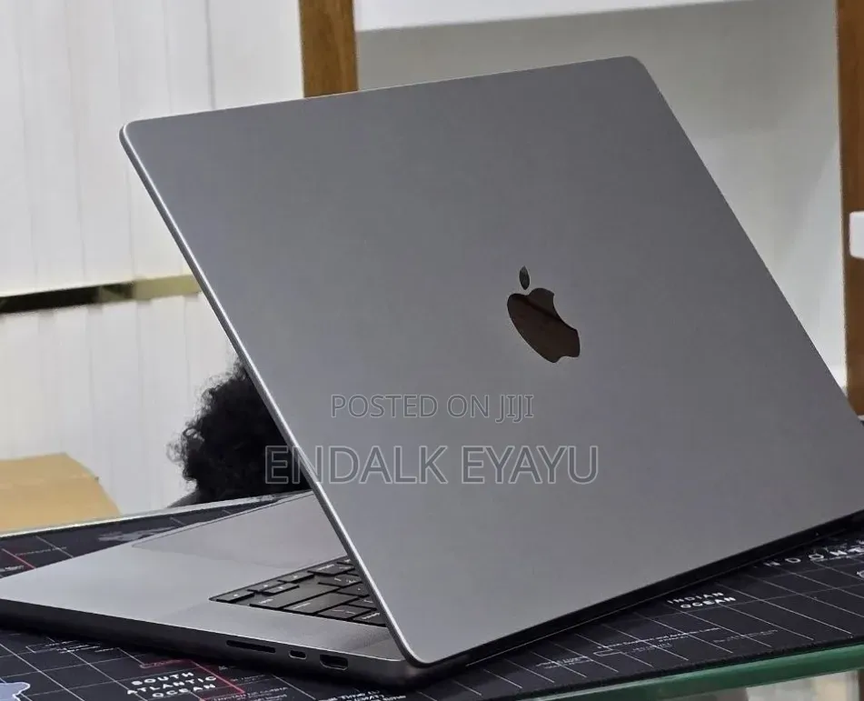 New Laptop Apple MacBook Pro 2021 M1 32GB Apple M1 Pro SSD 512GB