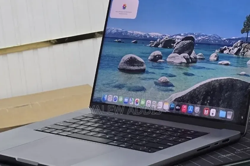 New Laptop Apple MacBook Air 2022 M2 16GB Apple M2 SSD 256GB