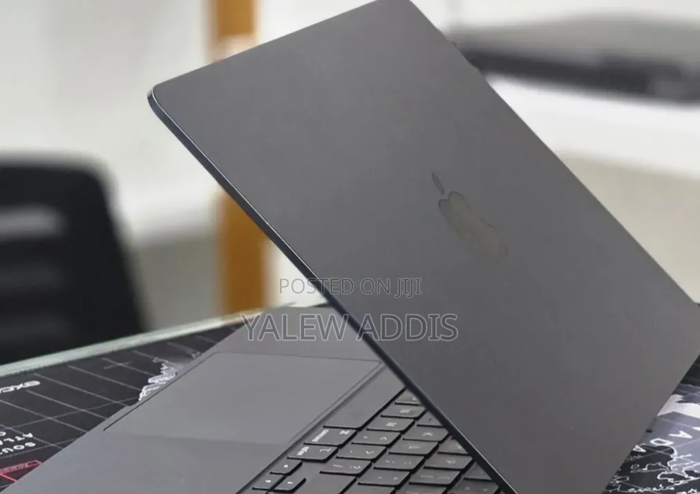New Laptop Apple MacBook Air 2022 M2 8GB Apple M2 SSD 512GB