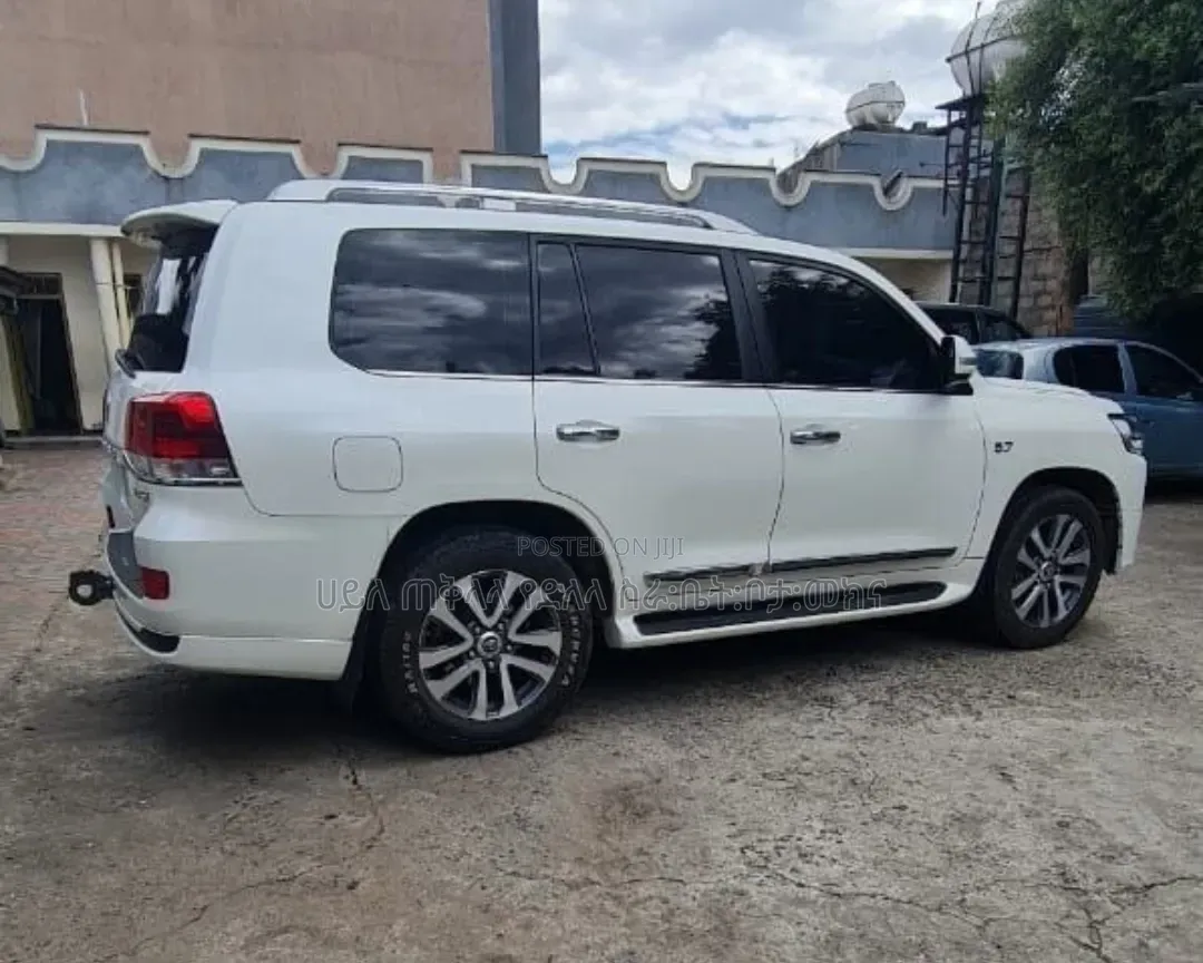 Toyota Land Cruiser 2021 Off white