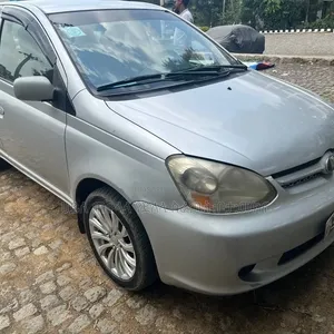 Toyota Platz 2005 Off white
