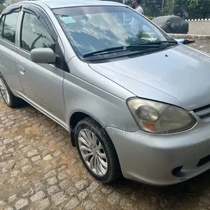 Toyota Platz 2005 Off white