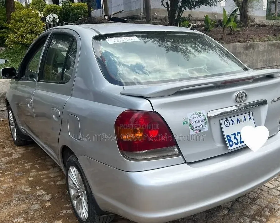 Toyota Platz 2005 Off white