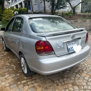 Toyota Platz 2005 Off white