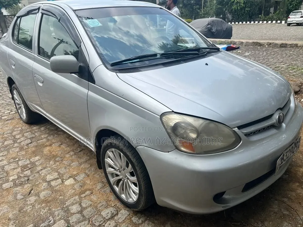 Toyota Platz 2005 Off white