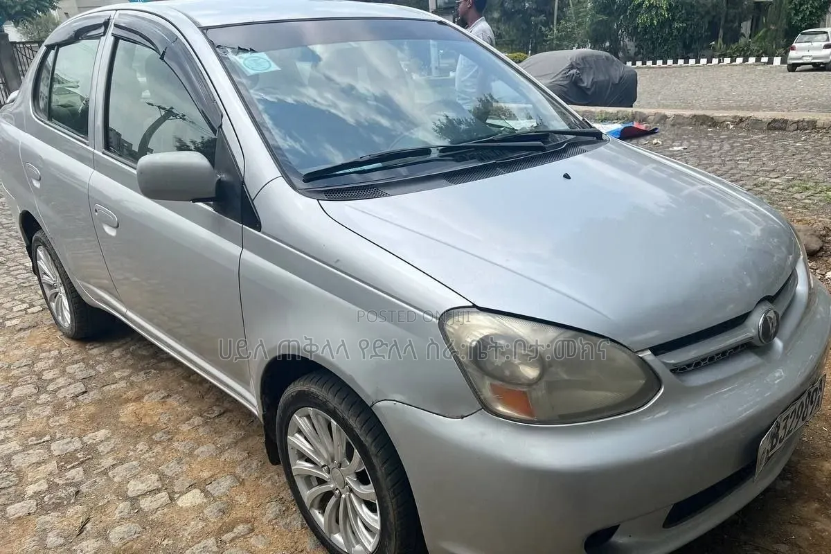 Toyota Platz 2005 Off white