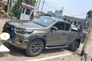 Toyota Hilux 2021 Orange