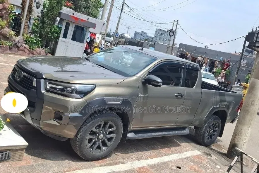 Toyota Hilux 2021 Orange